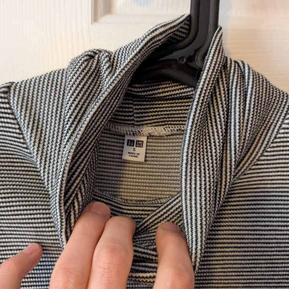 Uniqlo Heattech Extra Warm Turtlenecks 3x - Picture 3 of 10